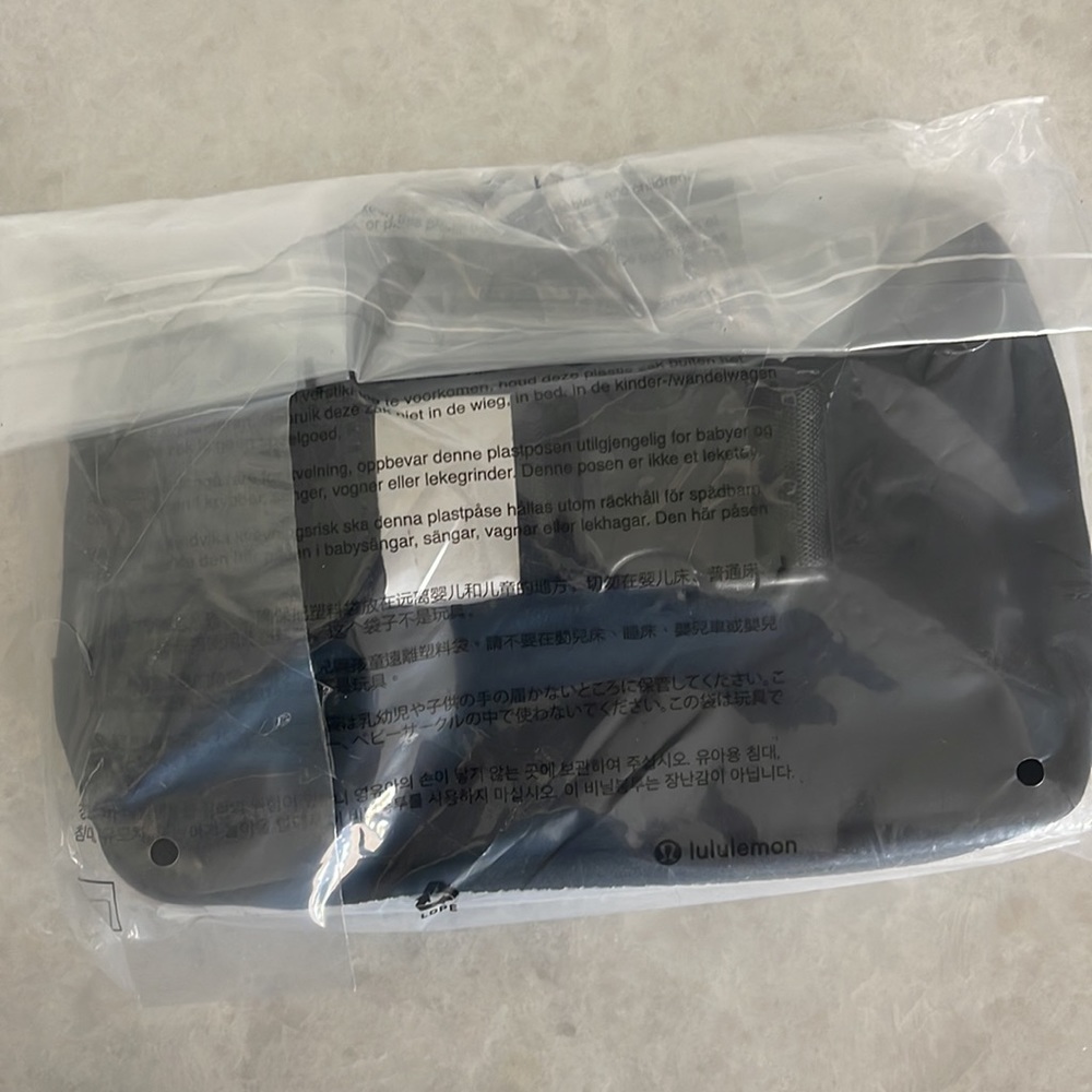 NEW ❤️ Lululemon Large Everywhere Belt Bag - Black (2L) - Picture 13 of 13